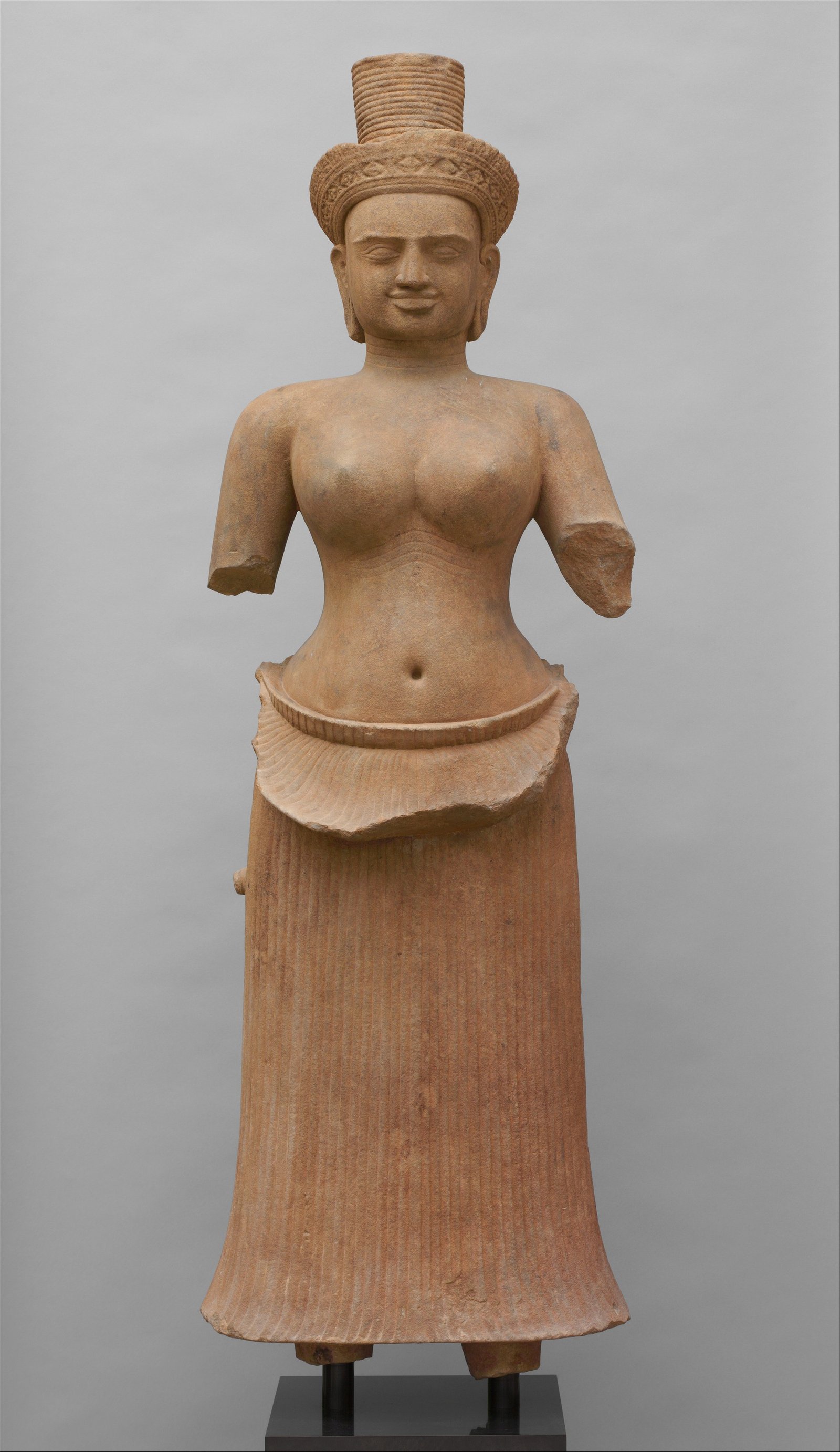Sandstone statue depicting a goddess 